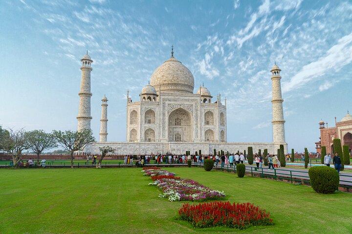 2-Day Tour to Taj Mahal, Agra from Mumbai with Both side Commercial Flights