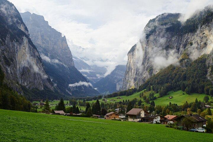 Zurich: Grindelwald, Interlaken & Lauterbrunnen Guided Day Trip