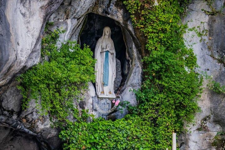 Best Intro to Lourdes in 2 hours with a Local