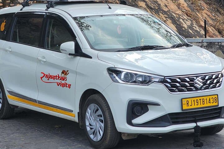 Private One-Way Transfer: Jodhpur to Jaisalmer by AC Car