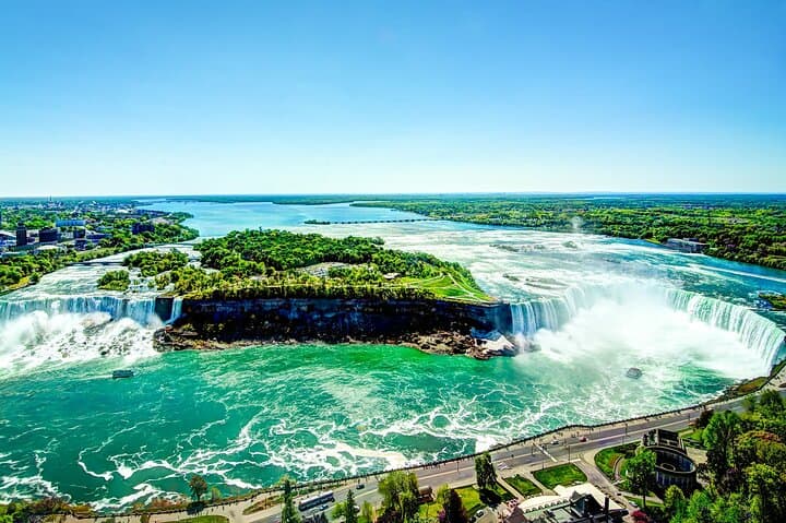 5-Day Niagara Falls, Toronto, Montreal and Quebec City from NYC