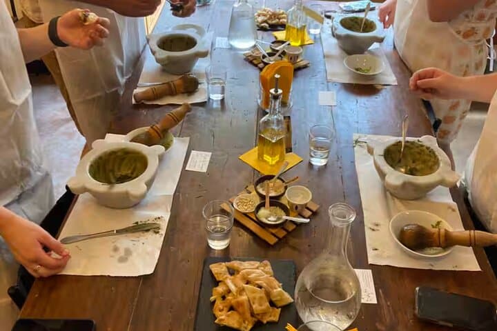 Cinque Terre: Pesto Class with Focaccia Tasting in Manarola