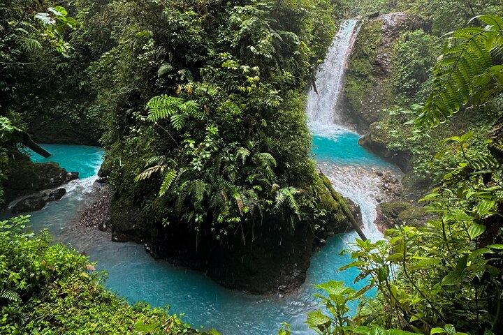 Private Blue Falls Tour from San José – Hidden Waterfall Escape