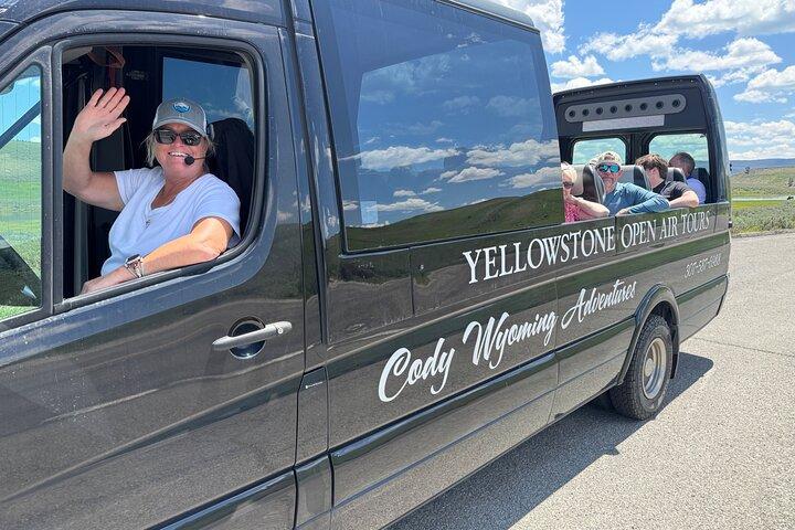 Yellowstone Open Air/Glass Top Van Tour With Lunch & YNP souvenir