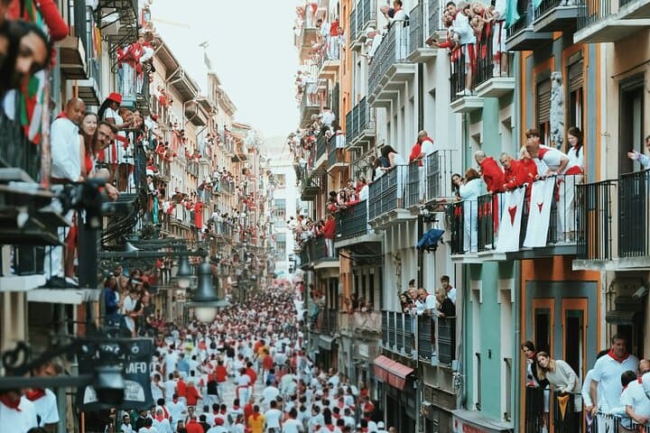 Running of the Bulls - Hemingway: VIP Estafeta Balcony & Breakfast
