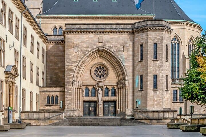 Luxembourg tour in Spanish : History and Charm