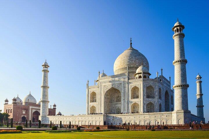 2-Day Tour to The Taj Mahal, Agra from Mumbai with Both Side Commercial Flights