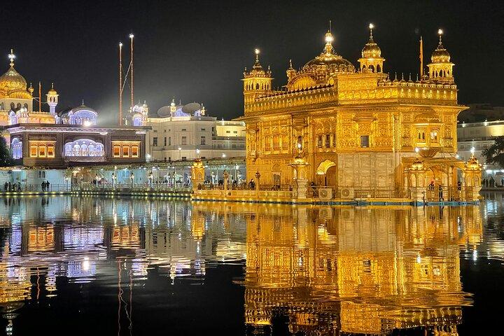 1-Day Trip to Golden Temple,Amritsar from Delhi with Both side Commercial Flight