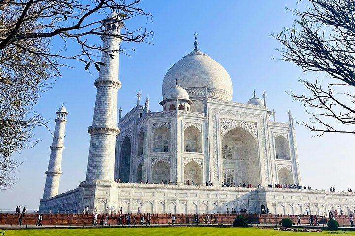 1-Day Trip to The Taj Mahal and Agra with Both side Commercial Flights