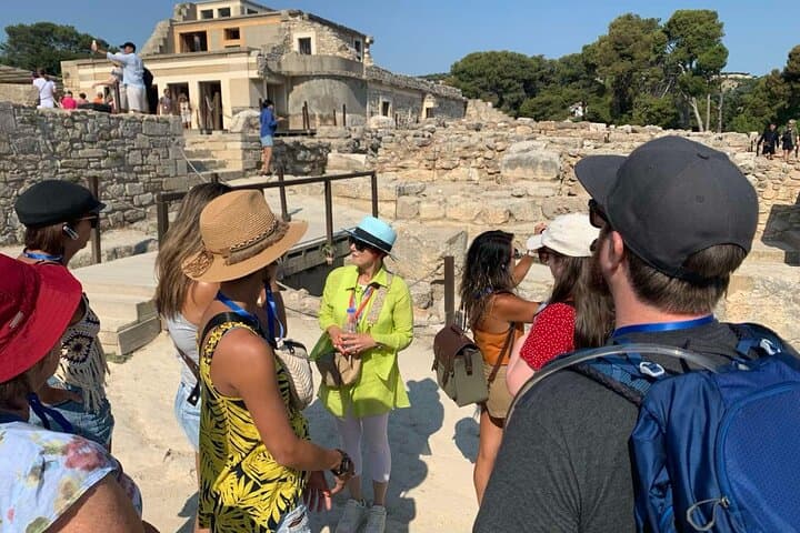 Small Group Knossos Palace Guided Tour (Round-trip hotel pick-up)