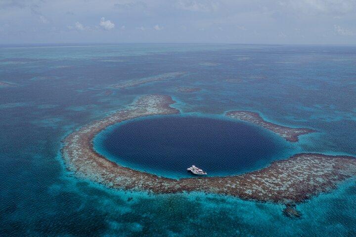 Great Blue Hole and Lighthouse Reef Atoll Snorkel Adventure