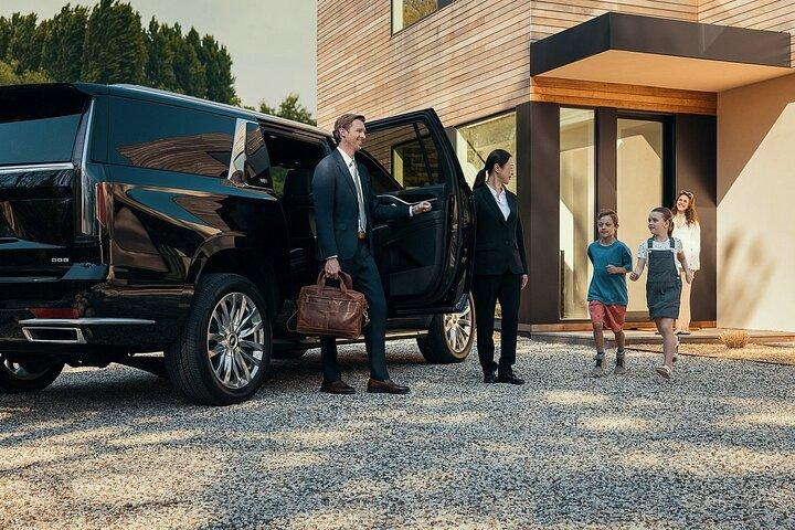 Guangzhou-Hong Kong Elite Transfer & Assistance: Luggage-Free