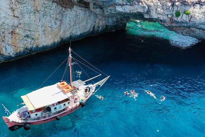 A Boat Trip to the Pirate Caves & Blue Lagoon