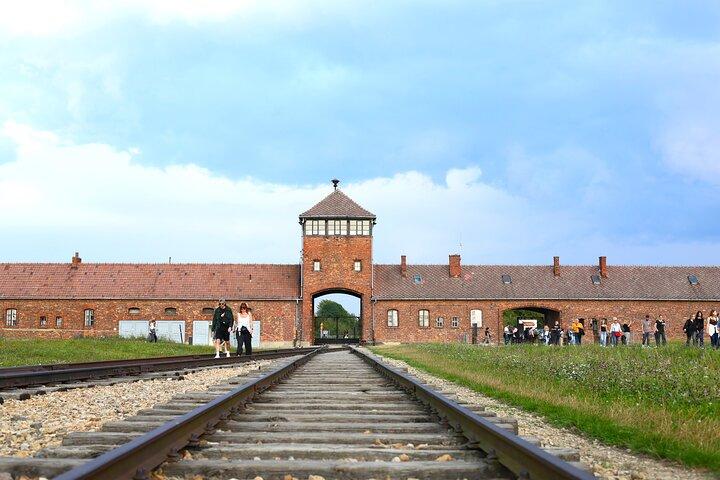 Auschwitz with Minivan Hotel Pickup from Krakow