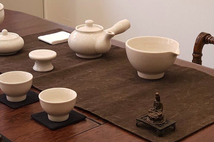 Busan: Join a Tea Ceremony & Create a Calligraphy Memento