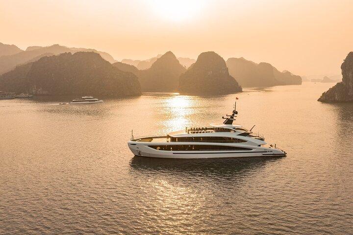 Halong & Lan Ha Bay Luxury Taylia Day Cruise from Halong City