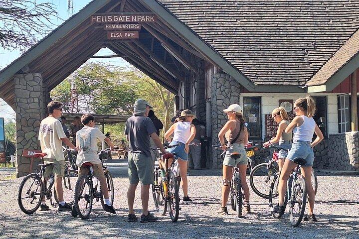 Full-Day Tour to Hell's Gate and Lake Naivasha from Nairobi