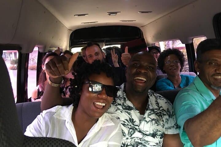 Round-Trip Transfer between Antigua Airport and Antigua Hotel