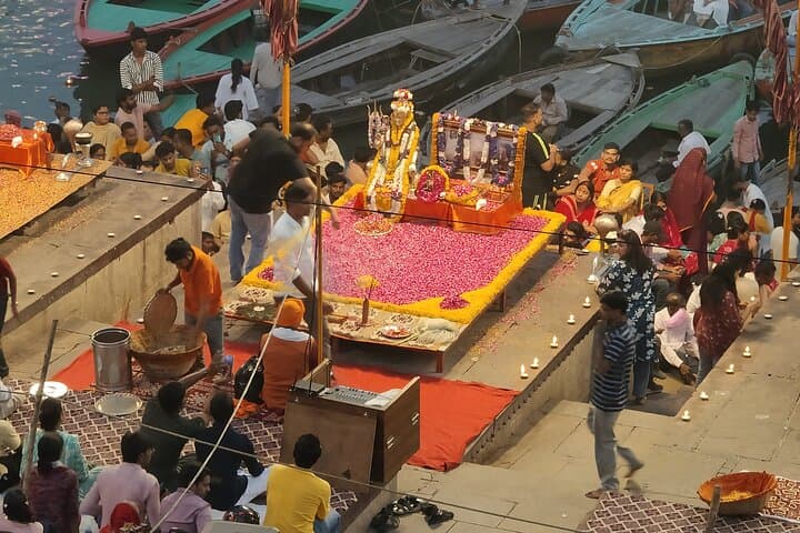 3-Hour Varanasi Tour: Ganga Aarti, Boat Ride & Manikarnika
