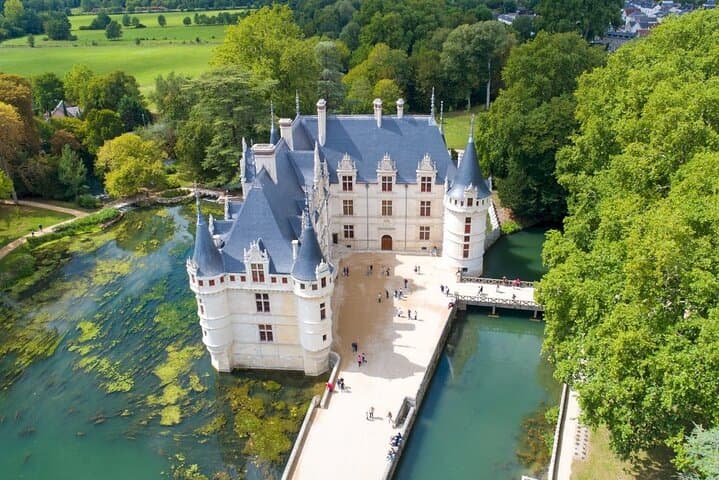 Castle Chateau d'Azay-le-Rideau History Tour Experience