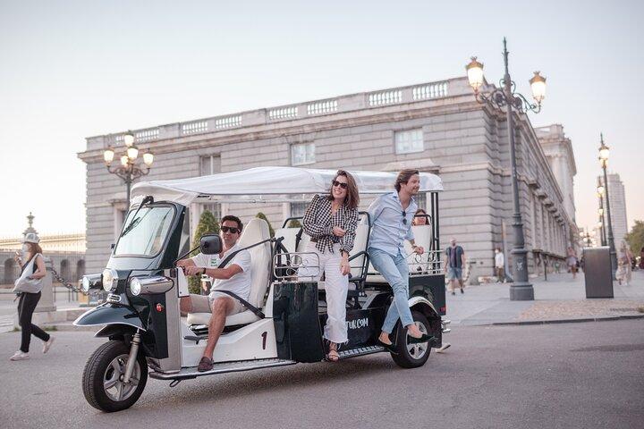 Tour Welcome Madrid in Eco Tuk Tuk Private with Local Guide