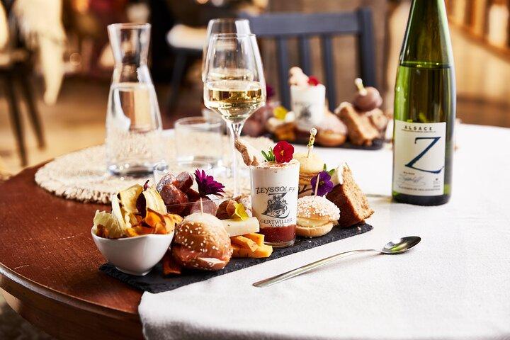 Immersive-tasting winery visit and gourmet wine (tea time).