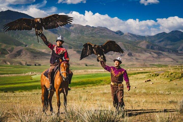 3 Day Highlights:Yurt Camp, Eagle Show and Lake,all year around