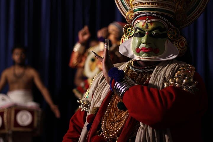 Kochi: Kathakali, Theyyam & Kalaripayattu Show with Transfers