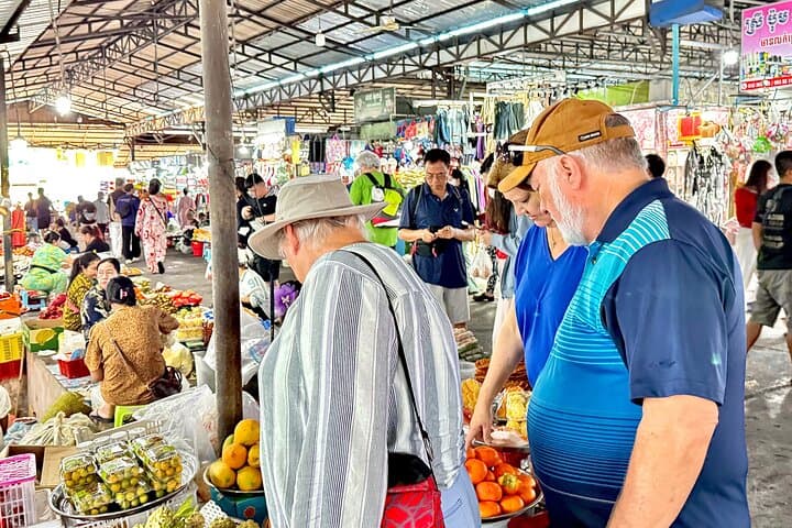 Temple and Local Market in Sihanoukville History tour