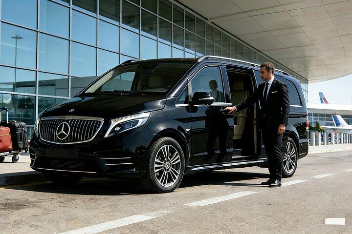 Munich Airport (MUC) Private Transfer to Munich City/Hotels