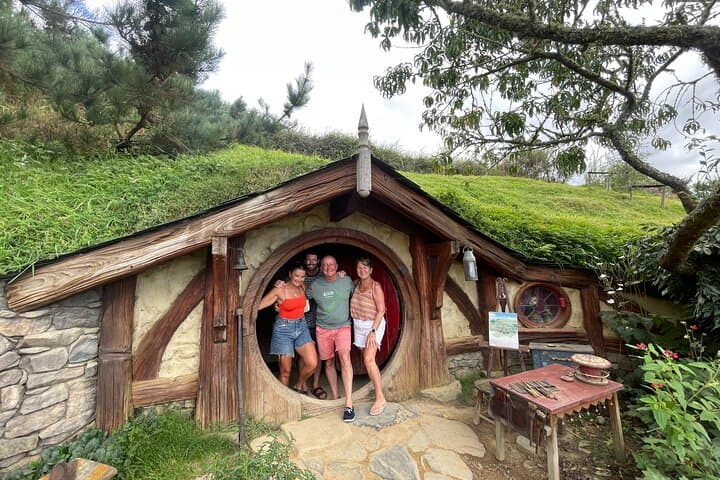 Auckland to Rotorua via Hobbiton Small Group Tour (One Way)