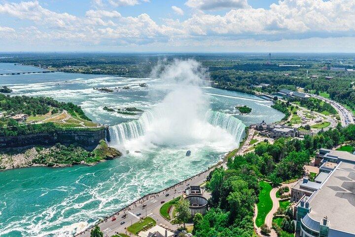 Toronto To Niagara Falls Half Day Private Tour Upto 6 People