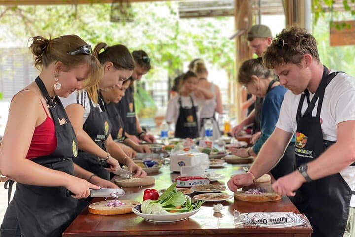 Local Market, Basket Boat Ride and Cooking Class by Hangcoconut
