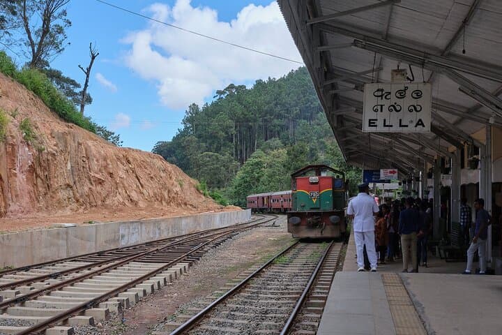 Train Tickets from Ella to Nanuoya (Nuwaraeliya)