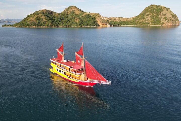 Komodo Island Sailboat Multiday Tour Package