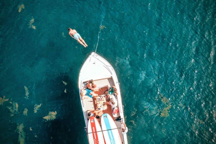 Essencial Boat Tour with SUP and Snorkeling Sesimbra