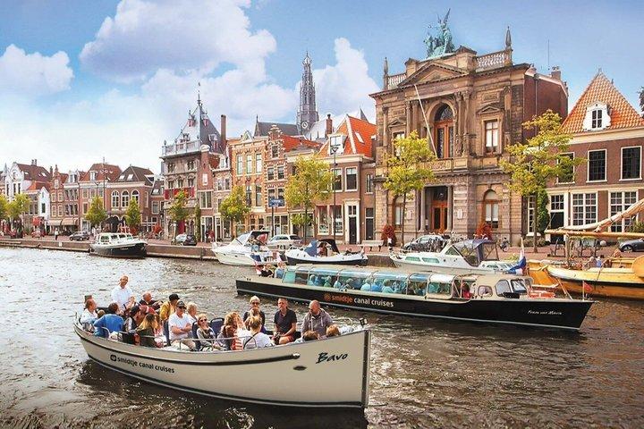Haarlem: Scenic Canal Cruise through the Old City of Haarlem