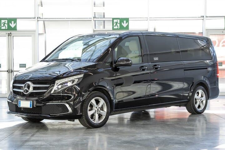 Private Departure Munich City to Munich Airport by Luxury Van