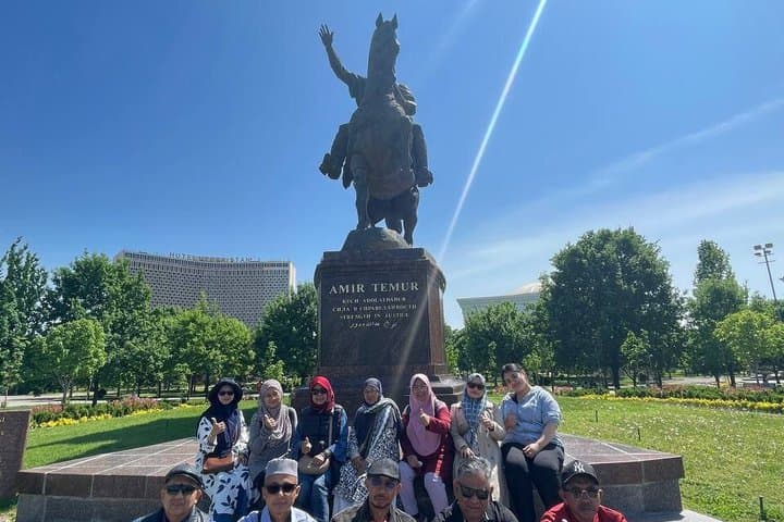 Tashkent Walking Tour With Local Guide Metro Ride and Highlights