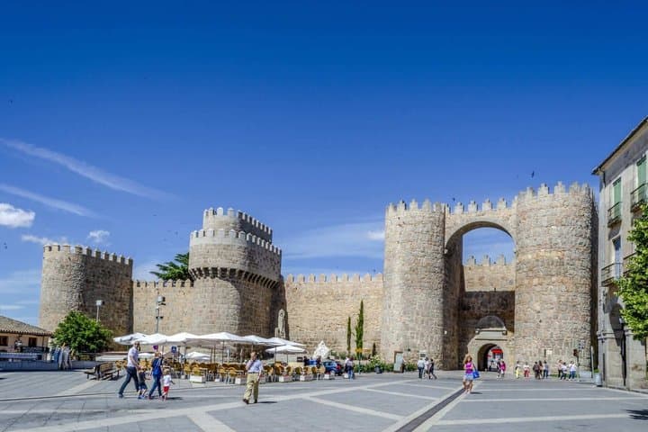 Hello Avila: Private 2-Hour Intro City Walk with Local Guide