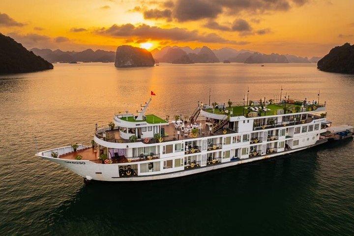 From Hanoi 4-Day: NinhBinh & Halong Bay Cruise with balcony