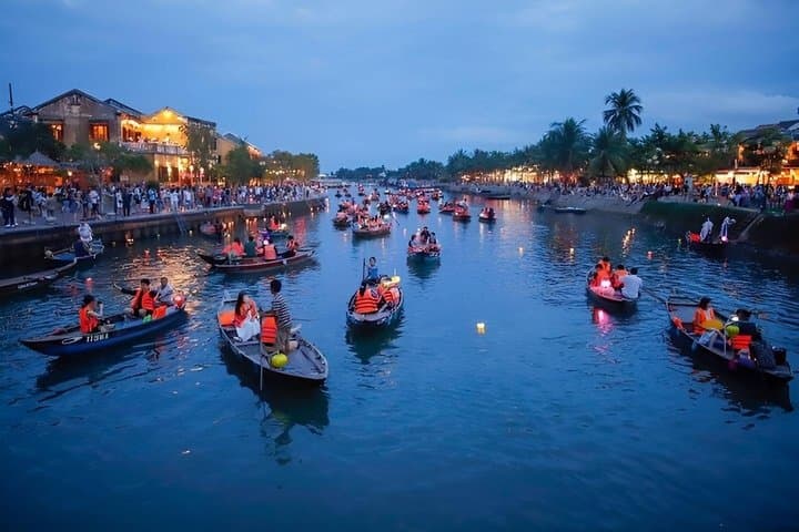 From Da Nang: Private Hoi An Night Tour & Lantern Boat Walking