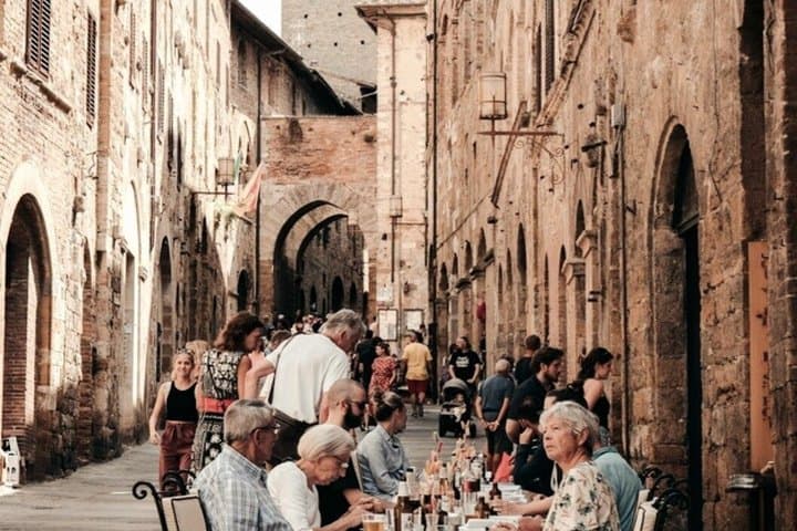 Tuscan Cooking Class with Market Tour in Lucignano