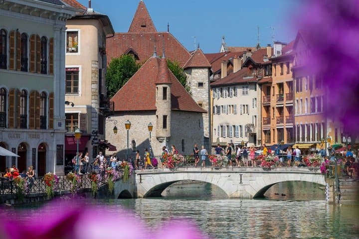 Annecy Two Hour Insider Walking Tour With Local Guide