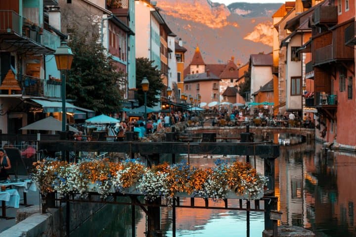 Annecy 1h30 Insider Walking Tour With Local Guide