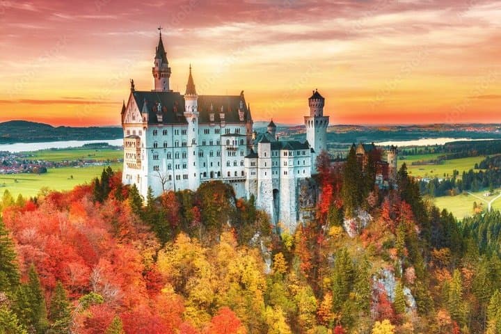 Neuschwanstein Castle Skip-the-Line Guided Tour & Shuttle Service