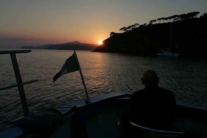 Fishing on the Island of Elba with aperitif and dinner on board