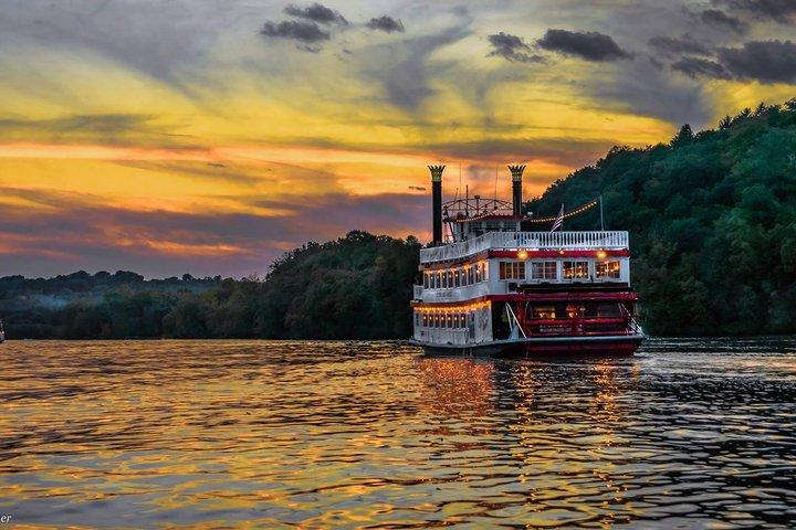 Stillwater Tour Trolley Ride and Scenic Boat Cruise with Lunch