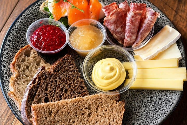 Oslo Food Walking Tour with Fjord Cruise and Open Fire Cooking
