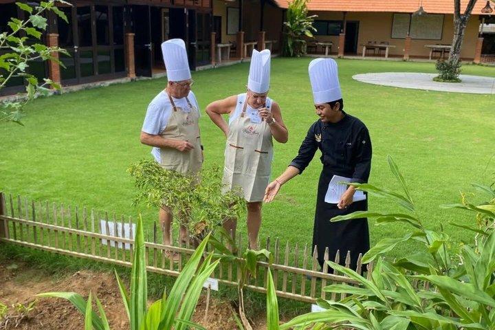 Nusa Dua Cooking Class With Spice Herb Garden Visit-Free Pick Up